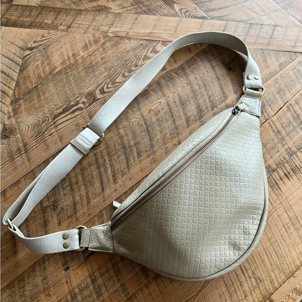 Andar Tatum crossbody in crema woven
